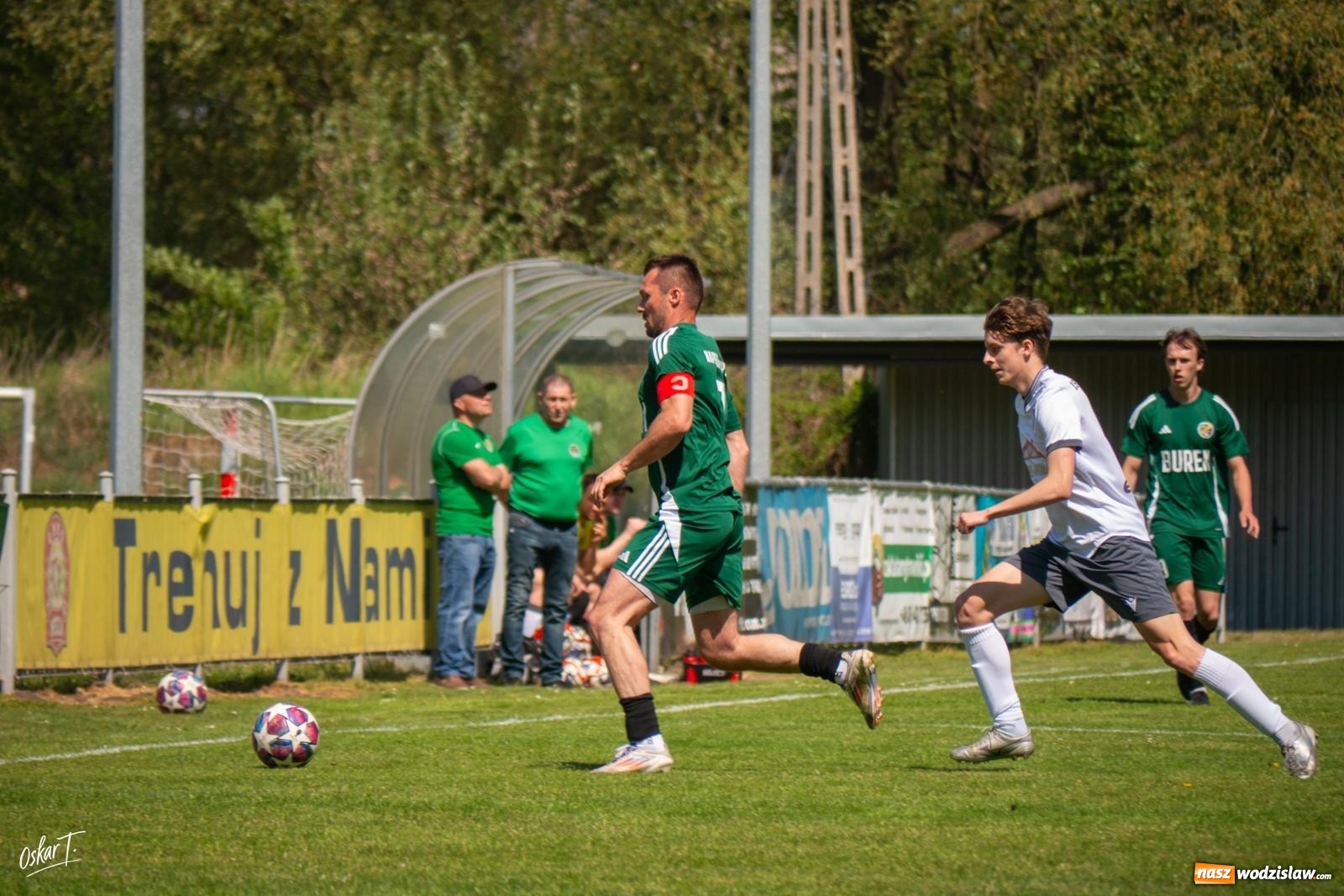 Zdjęcie w galerii na portalu naszwodzislaw.com: Gol w 88. minucie uratował Nędzę. Syrynia wypuściła zwycięstwo z rąk [FOTO] wiadomości z regionu