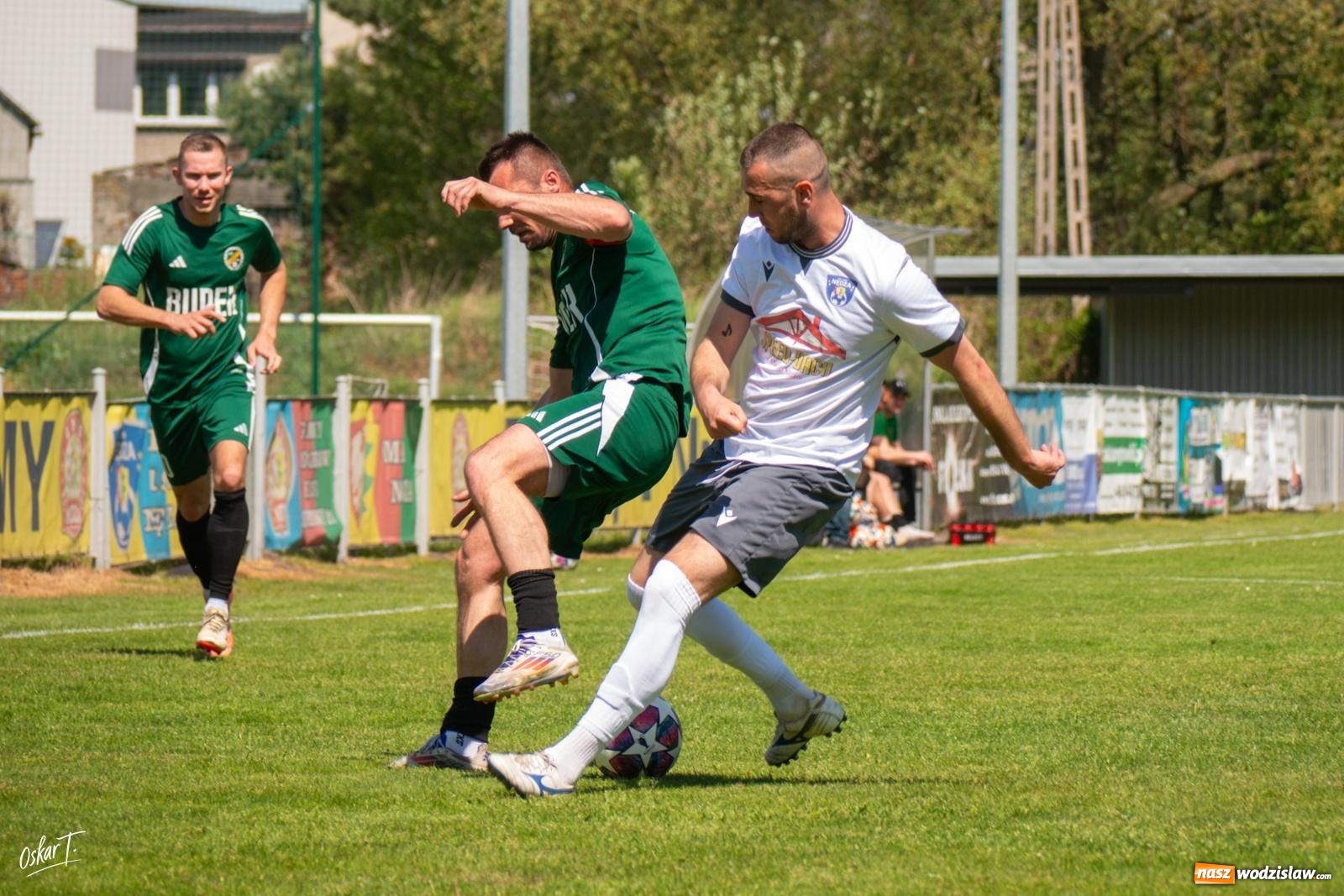 Zdjęcie w galerii na portalu naszwodzislaw.com: Gol w 88. minucie uratował Nędzę. Syrynia wypuściła zwycięstwo z rąk [FOTO] wiadomości z regionu