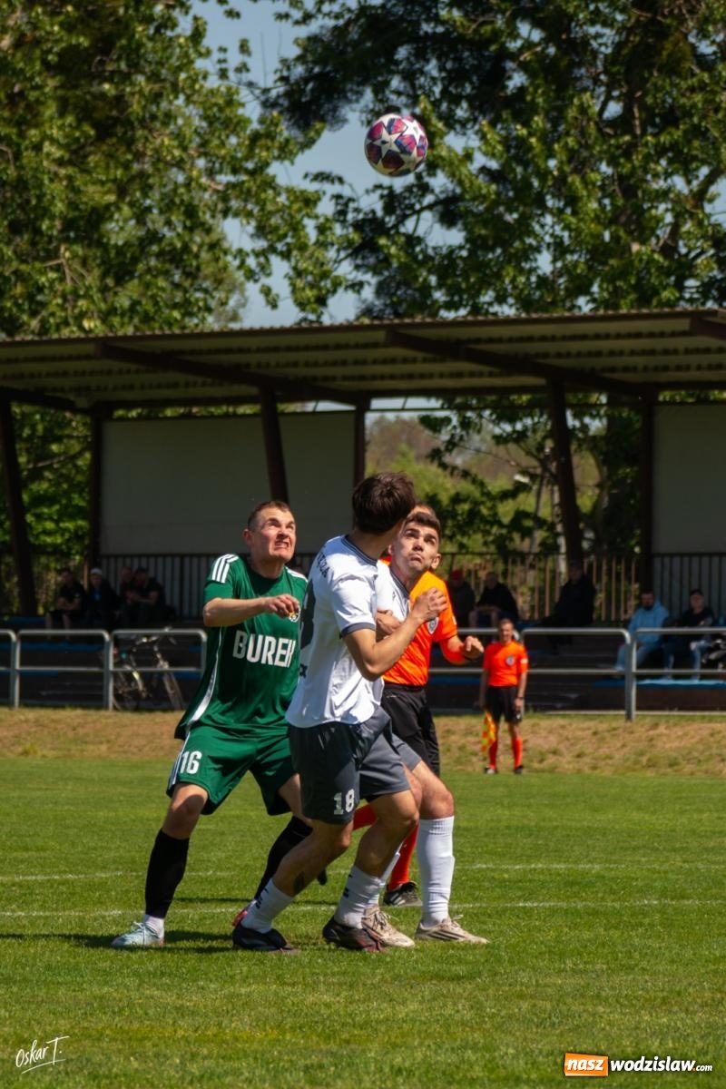 Zdjęcie w galerii na portalu naszwodzislaw.com: Gol w 88. minucie uratował Nędzę. Syrynia wypuściła zwycięstwo z rąk [FOTO] wiadomości z regionu