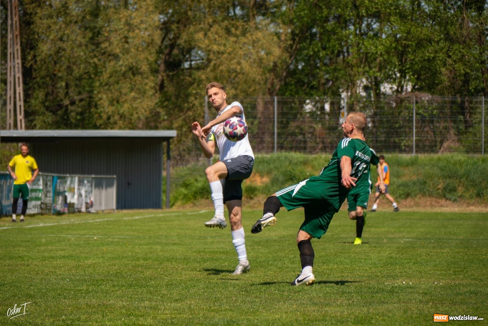 Zdjęcie w galerii na portalu naszwodzislaw.com: Gol w 88. minucie uratował Nędzę. Syrynia wypuściła zwycięstwo z rąk [FOTO] wiadomości z regionu