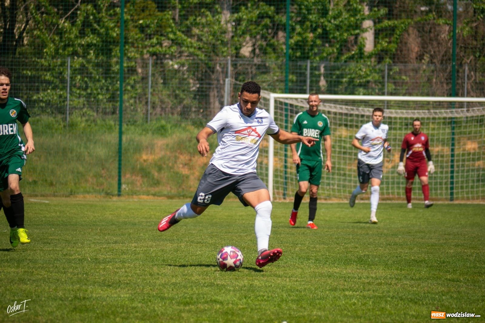 Zdjęcie w galerii na portalu naszwodzislaw.com: Gol w 88. minucie uratował Nędzę. Syrynia wypuściła zwycięstwo z rąk [FOTO] wiadomości z regionu