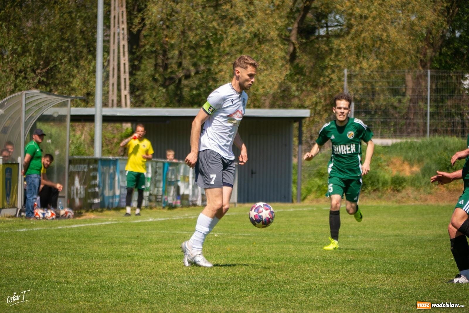 Zdjęcie w galerii na portalu naszwodzislaw.com: Gol w 88. minucie uratował Nędzę. Syrynia wypuściła zwycięstwo z rąk [FOTO] wiadomości z regionu
