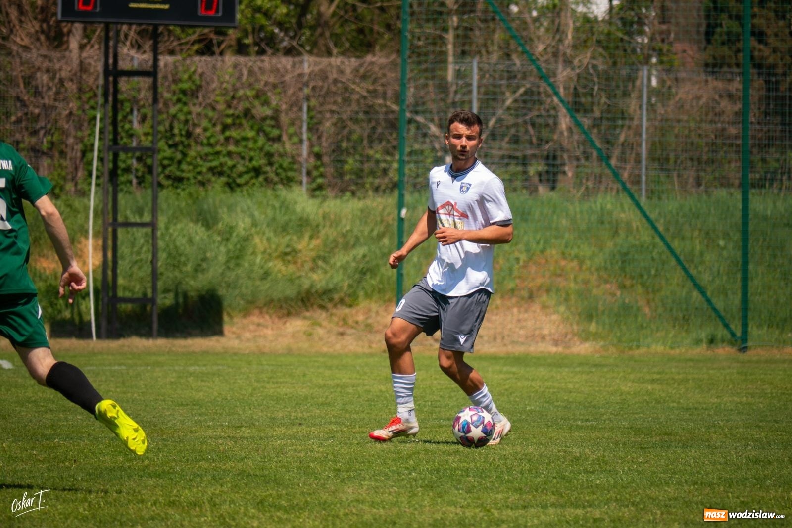 Zdjęcie w galerii na portalu naszwodzislaw.com: Gol w 88. minucie uratował Nędzę. Syrynia wypuściła zwycięstwo z rąk [FOTO] wiadomości z regionu