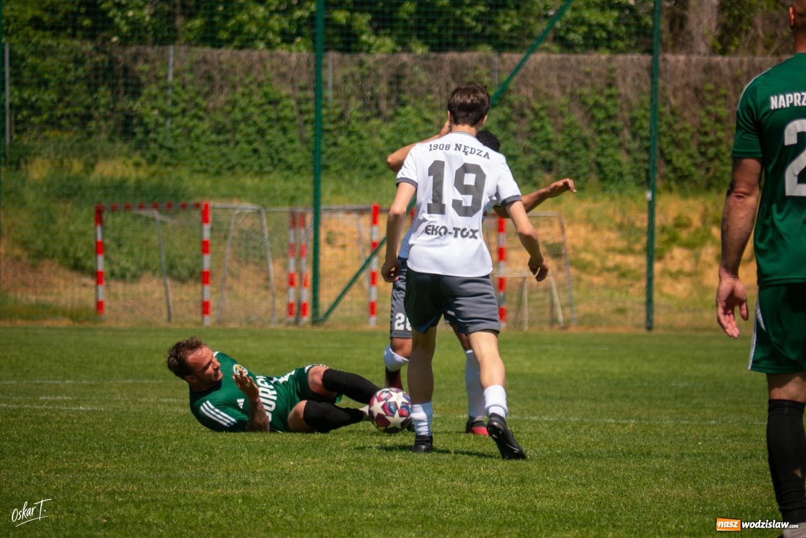 Zdjęcie w galerii na portalu naszwodzislaw.com: Gol w 88. minucie uratował Nędzę. Syrynia wypuściła zwycięstwo z rąk [FOTO] wiadomości z regionu