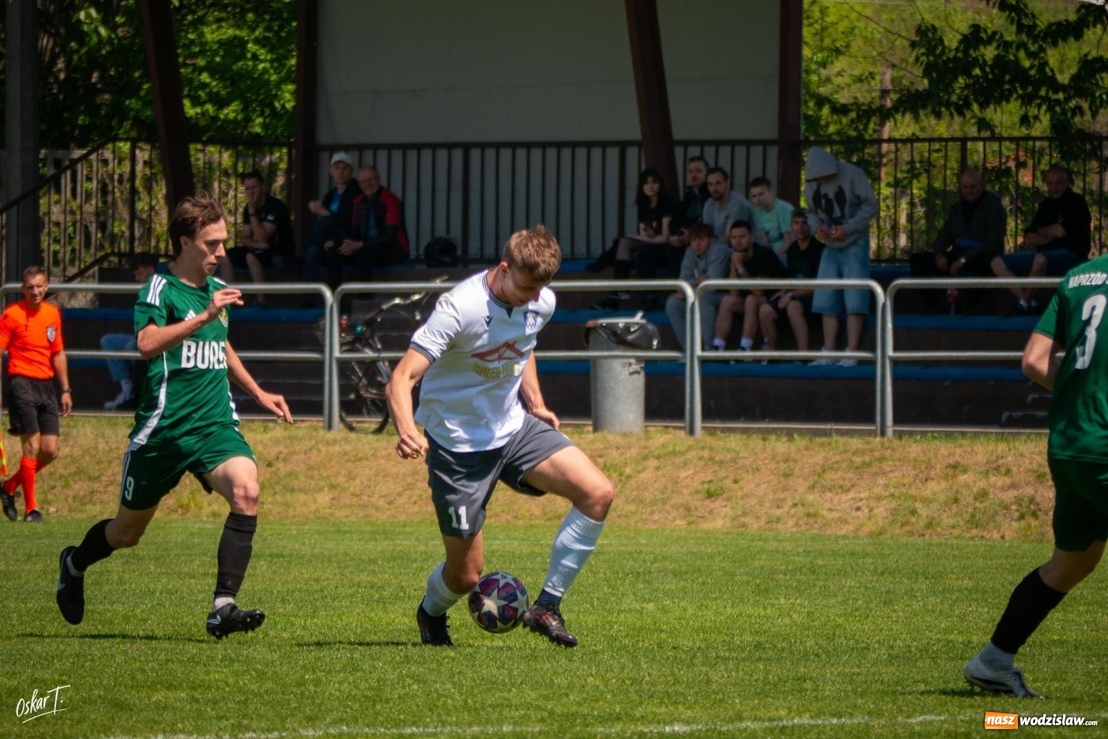 Zdjęcie w galerii na portalu naszwodzislaw.com: Gol w 88. minucie uratował Nędzę. Syrynia wypuściła zwycięstwo z rąk [FOTO] wiadomości z regionu