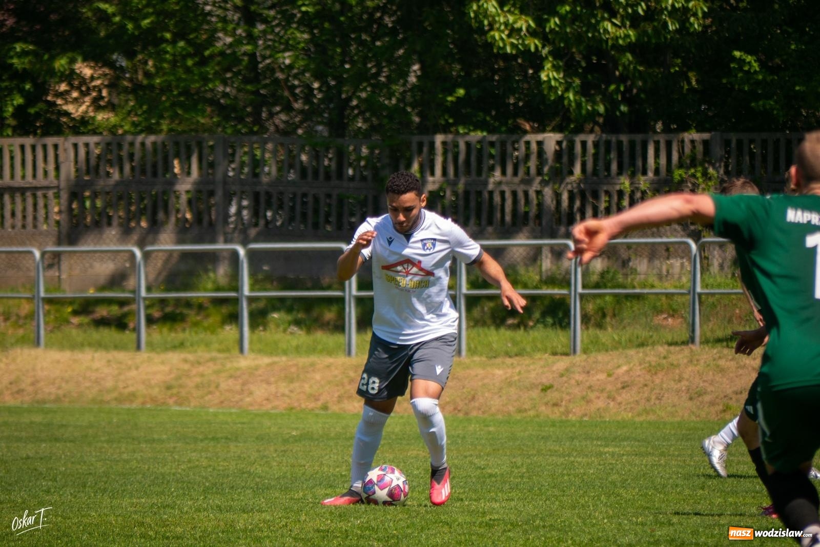 Zdjęcie w galerii na portalu naszwodzislaw.com: Gol w 88. minucie uratował Nędzę. Syrynia wypuściła zwycięstwo z rąk [FOTO] wiadomości z regionu
