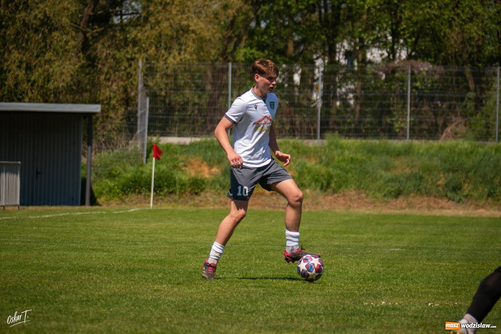 Zdjęcie w galerii na portalu naszwodzislaw.com: Gol w 88. minucie uratował Nędzę. Syrynia wypuściła zwycięstwo z rąk [FOTO] wiadomości z regionu