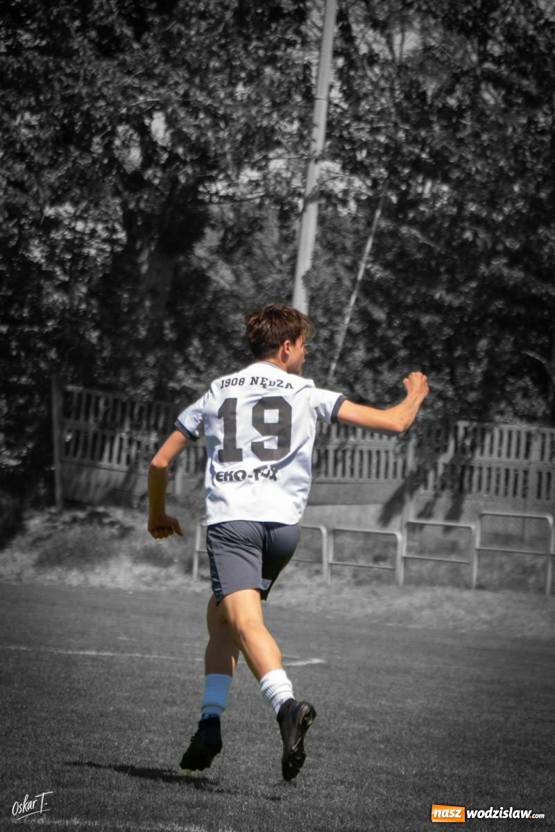 Zdjęcie w galerii na portalu naszwodzislaw.com: Gol w 88. minucie uratował Nędzę. Syrynia wypuściła zwycięstwo z rąk [FOTO] wiadomości z regionu