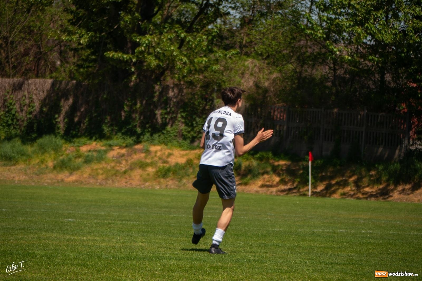 Zdjęcie w galerii na portalu naszwodzislaw.com: Gol w 88. minucie uratował Nędzę. Syrynia wypuściła zwycięstwo z rąk [FOTO] wiadomości z regionu