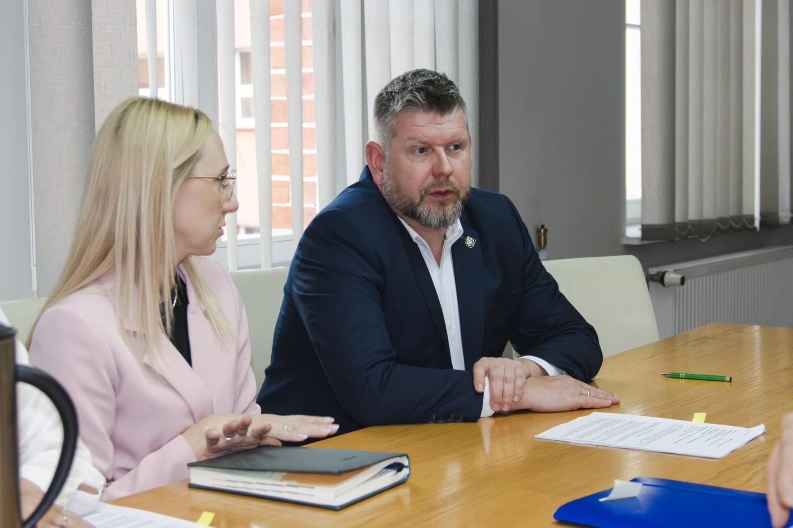 Zdjęcie w galerii na portalu naszwodzislaw.com: Basen przy SP 3 przejdzie wielką metamorfozę. Podpisano umowę za ponad 3,6 mln zł wiadomości z regionu