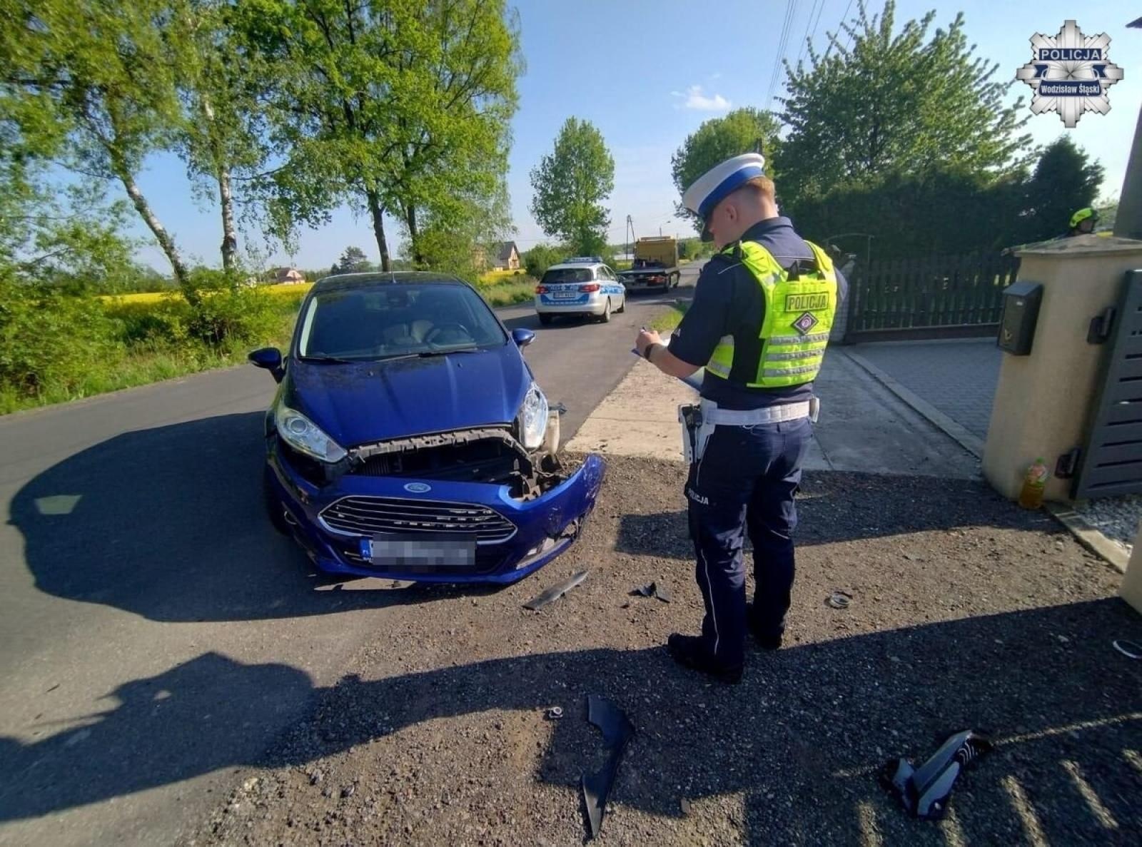 Zdjęcie w galerii na portalu naszwodzislaw.com: Motocykl i samochód zderzyły się w Turzy Śląskiej. Ranna pasażerka trafiła do szpitala wiadomości z regionu