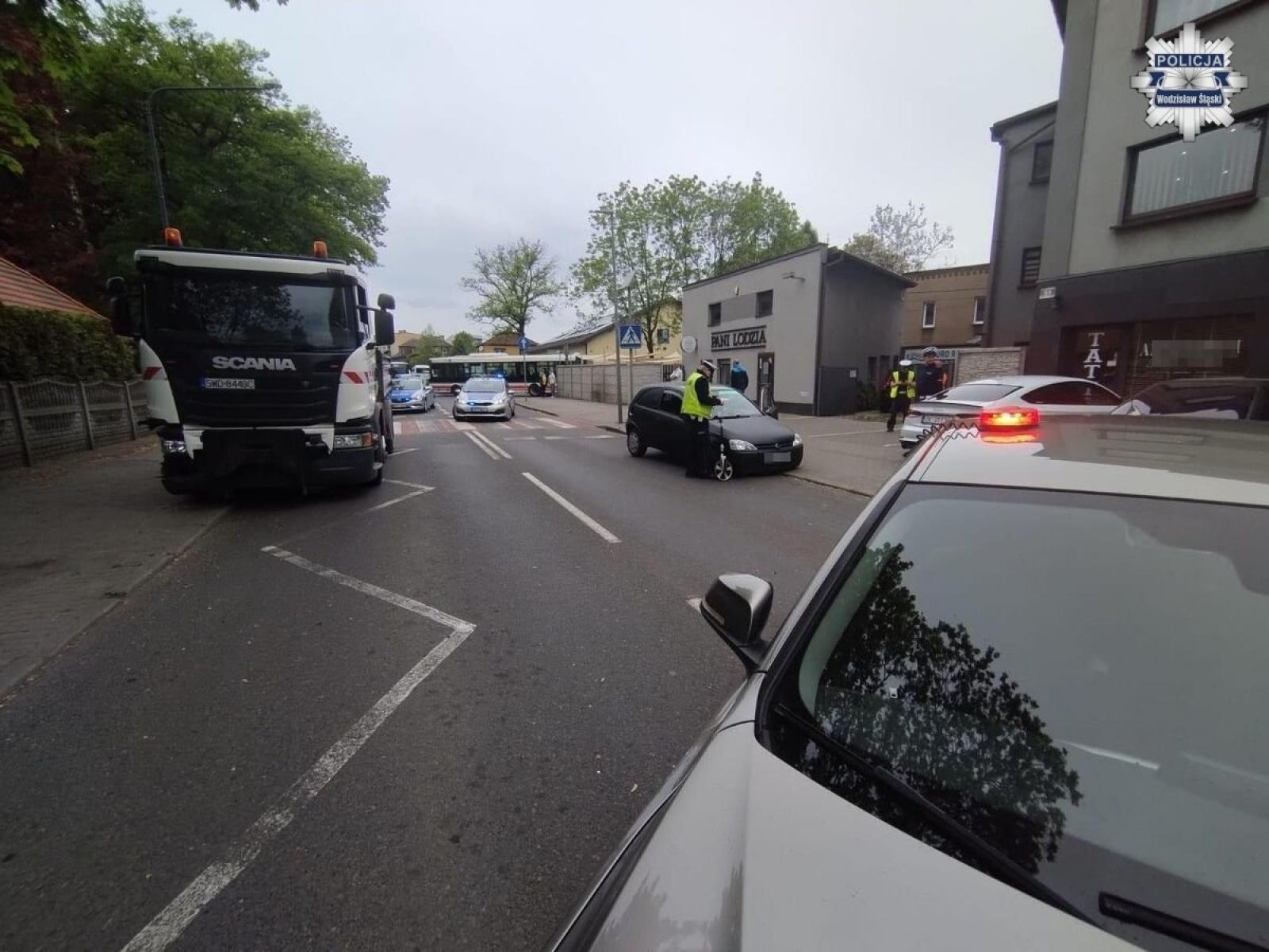 Zdjęcie w galerii na portalu naszwodzislaw.com: Uciekał przed policją, jechał pod prąd i po chodnikach. 30-latek zatrzymany [WIDEO] wiadomości z regionu