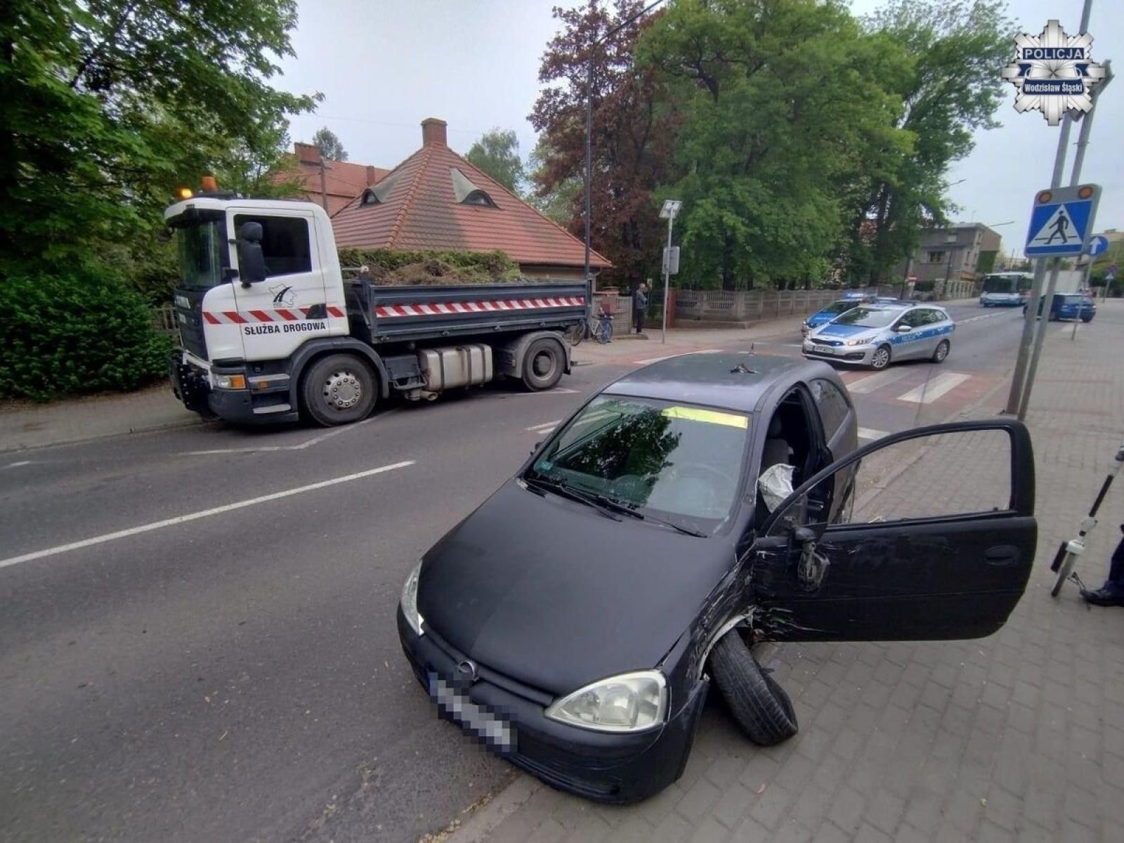 Zdjęcie w galerii na portalu naszwodzislaw.com: Uciekał przed policją, jechał pod prąd i po chodnikach. 30-latek zatrzymany [WIDEO] wiadomości z regionu