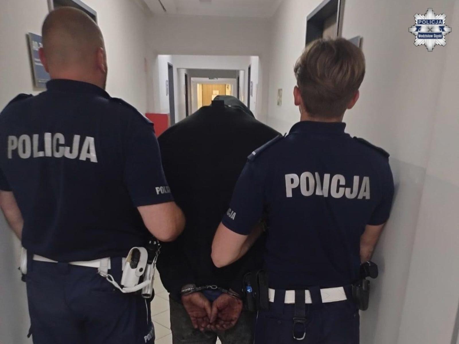 Zdjęcie w galerii na portalu naszwodzislaw.com: Uciekał przed policją, jechał pod prąd i po chodnikach. 30-latek zatrzymany [WIDEO] wiadomości z regionu