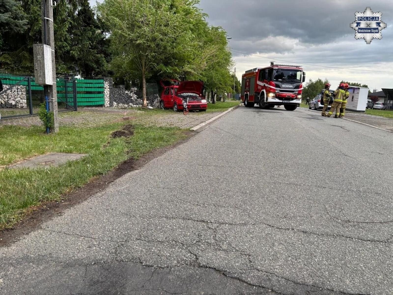 Zdjęcie w galerii na portalu naszwodzislaw.com: Poważny wypadek w Wodzisławiu Śląskim. Trzy osoby w szpitalu, w tym dziecko w ciężkim stanie wiadomości z regionu
