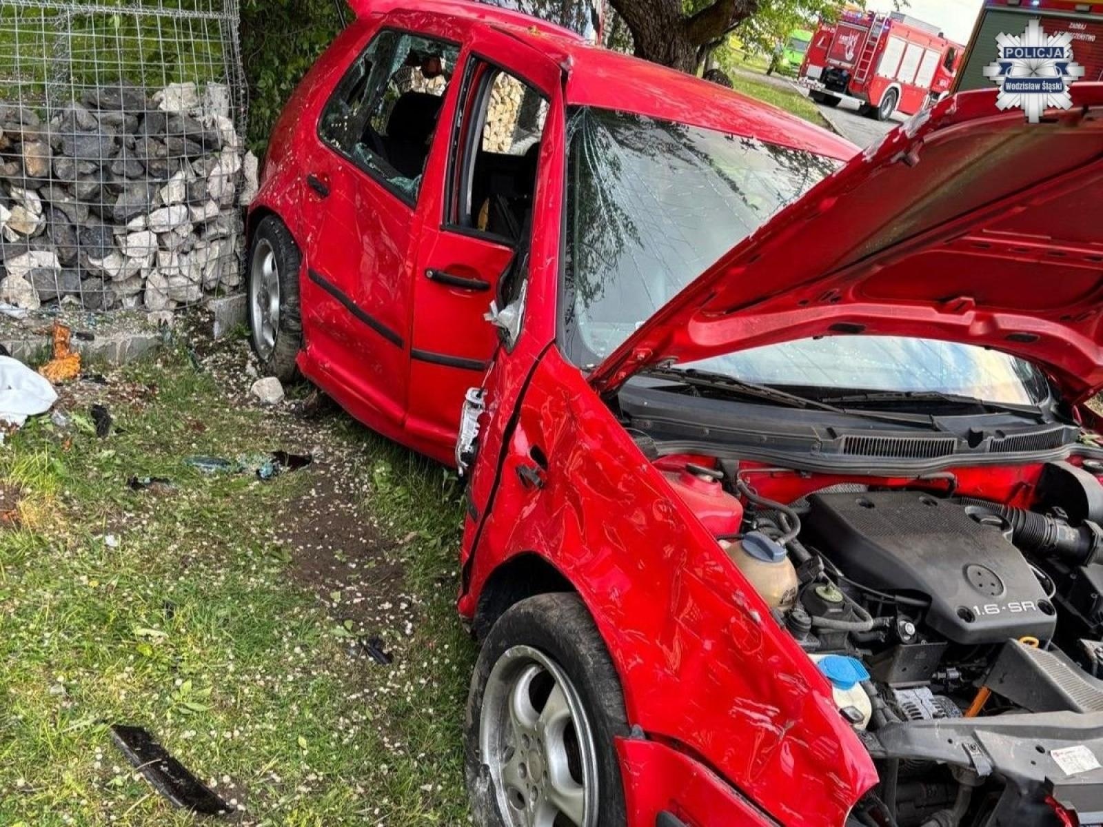 Zdjęcie w galerii na portalu naszwodzislaw.com: Poważny wypadek w Wodzisławiu Śląskim. Trzy osoby w szpitalu, w tym dziecko w ciężkim stanie wiadomości z regionu