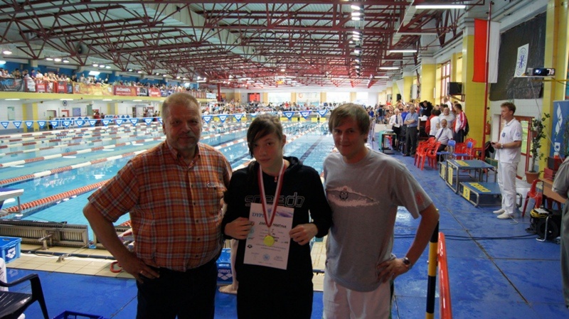 Zdjęcie w galerii na portalu naszwodzislaw.com: Po trzyktroć złoto w pływaniu wiadomości z regionu