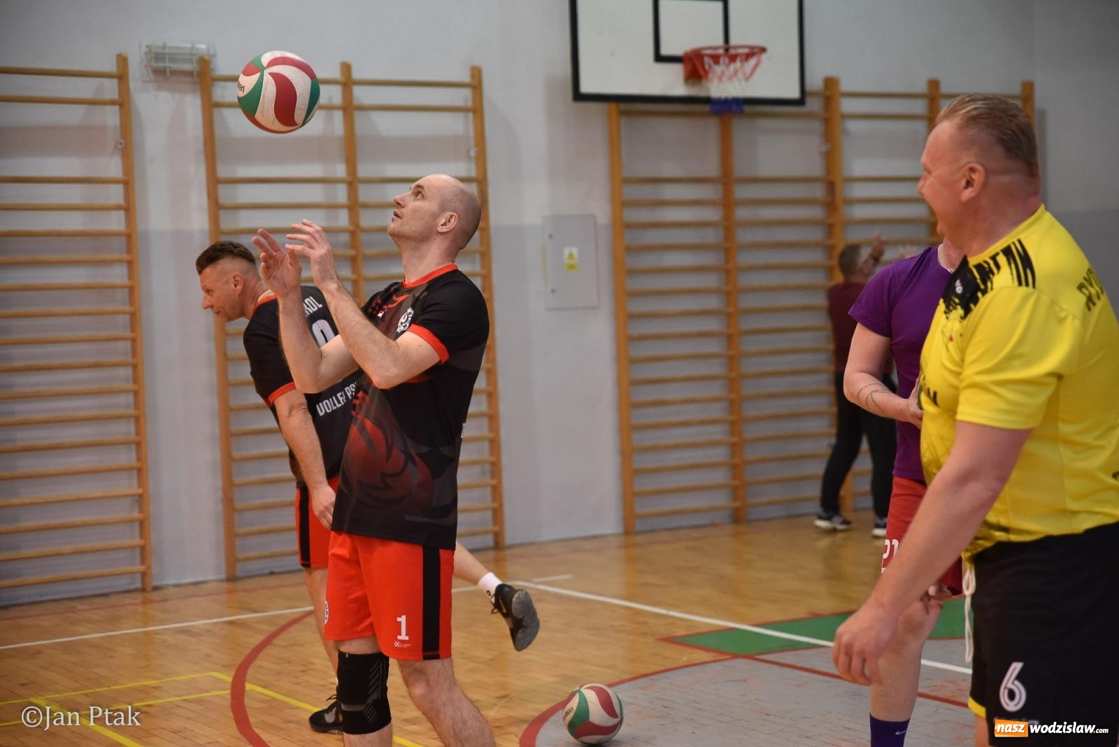 Zdjęcie w galerii na portalu naszwodzislaw.com: Omerta lepsza w sezonie, Pszów lepszy w finale. Wielkie emocje w ALS Volley Amigos 35 [FOTO] wiadomości z regionu