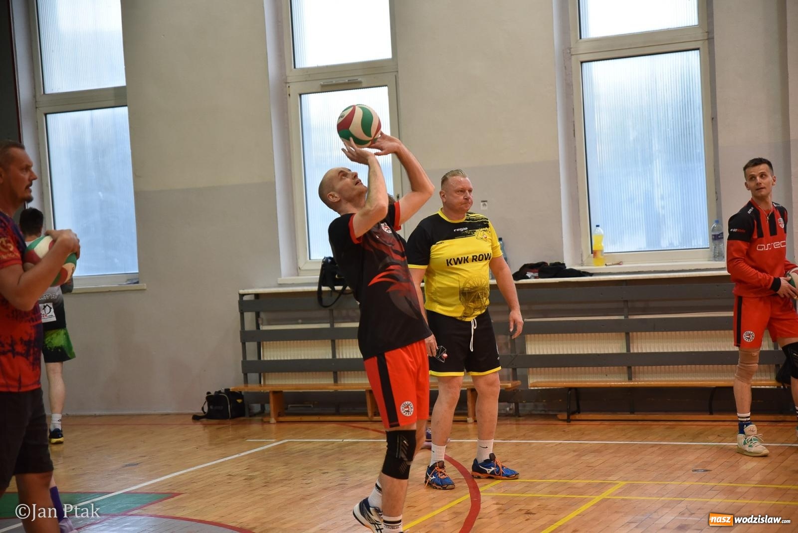 Zdjęcie w galerii na portalu naszwodzislaw.com: Omerta lepsza w sezonie, Pszów lepszy w finale. Wielkie emocje w ALS Volley Amigos 35 [FOTO] wiadomości z regionu