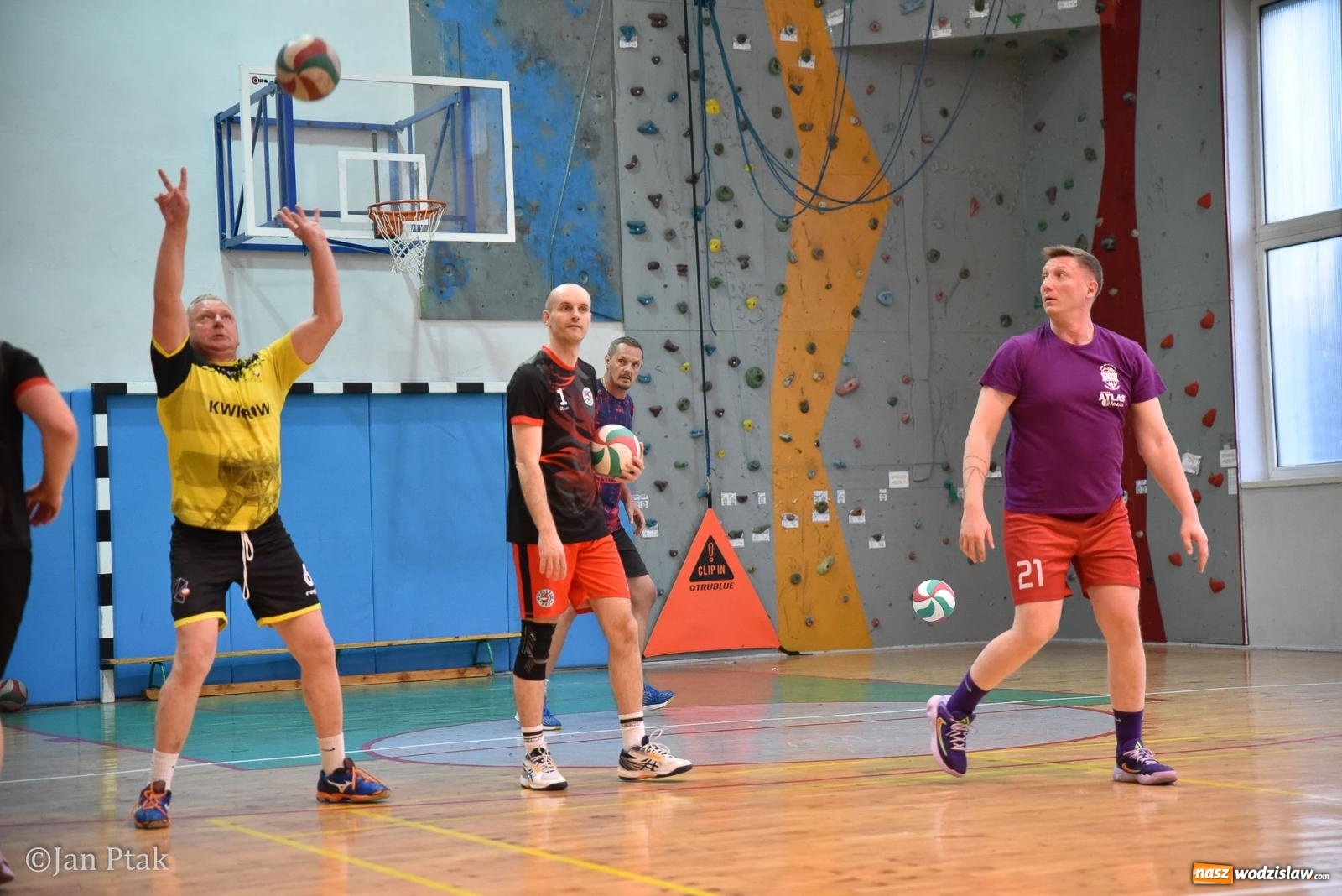 Zdjęcie w galerii na portalu naszwodzislaw.com: Omerta lepsza w sezonie, Pszów lepszy w finale. Wielkie emocje w ALS Volley Amigos 35 [FOTO] wiadomości z regionu