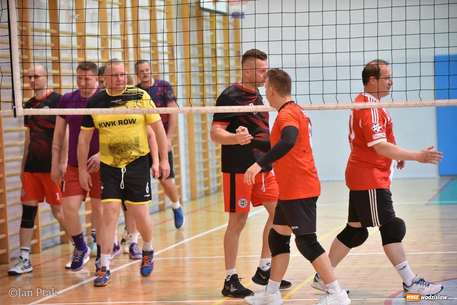Zdjęcie w galerii na portalu naszwodzislaw.com: Omerta lepsza w sezonie, Pszów lepszy w finale. Wielkie emocje w ALS Volley Amigos 35 [FOTO] wiadomości z regionu