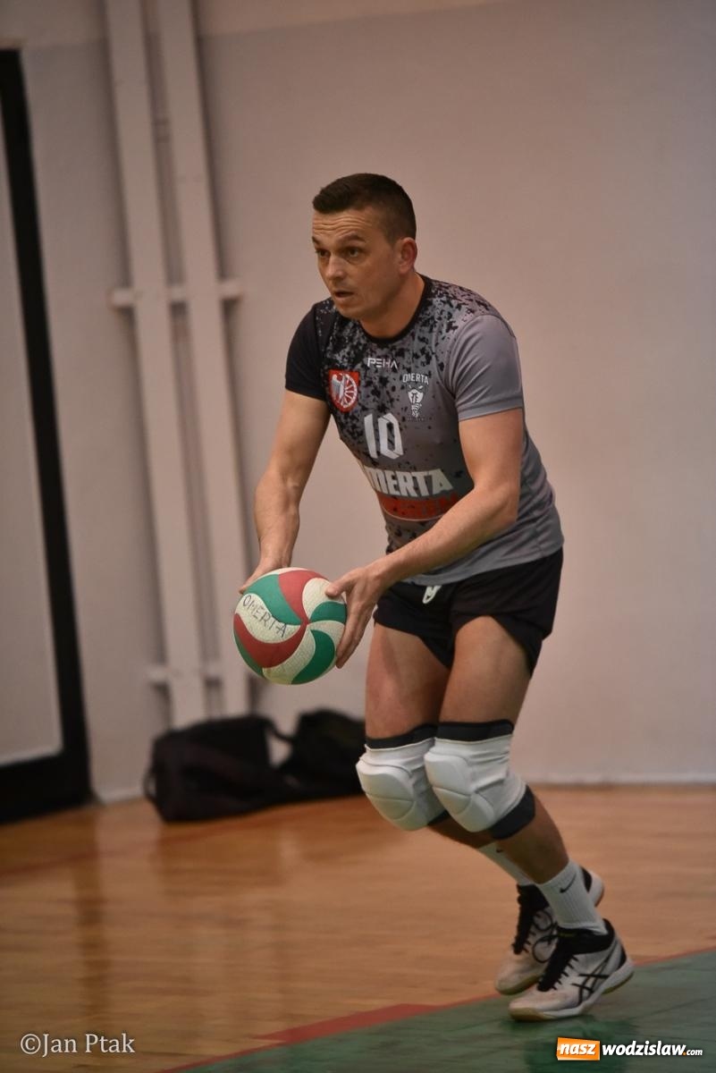 Zdjęcie w galerii na portalu naszwodzislaw.com: Omerta lepsza w sezonie, Pszów lepszy w finale. Wielkie emocje w ALS Volley Amigos 35 [FOTO] wiadomości z regionu