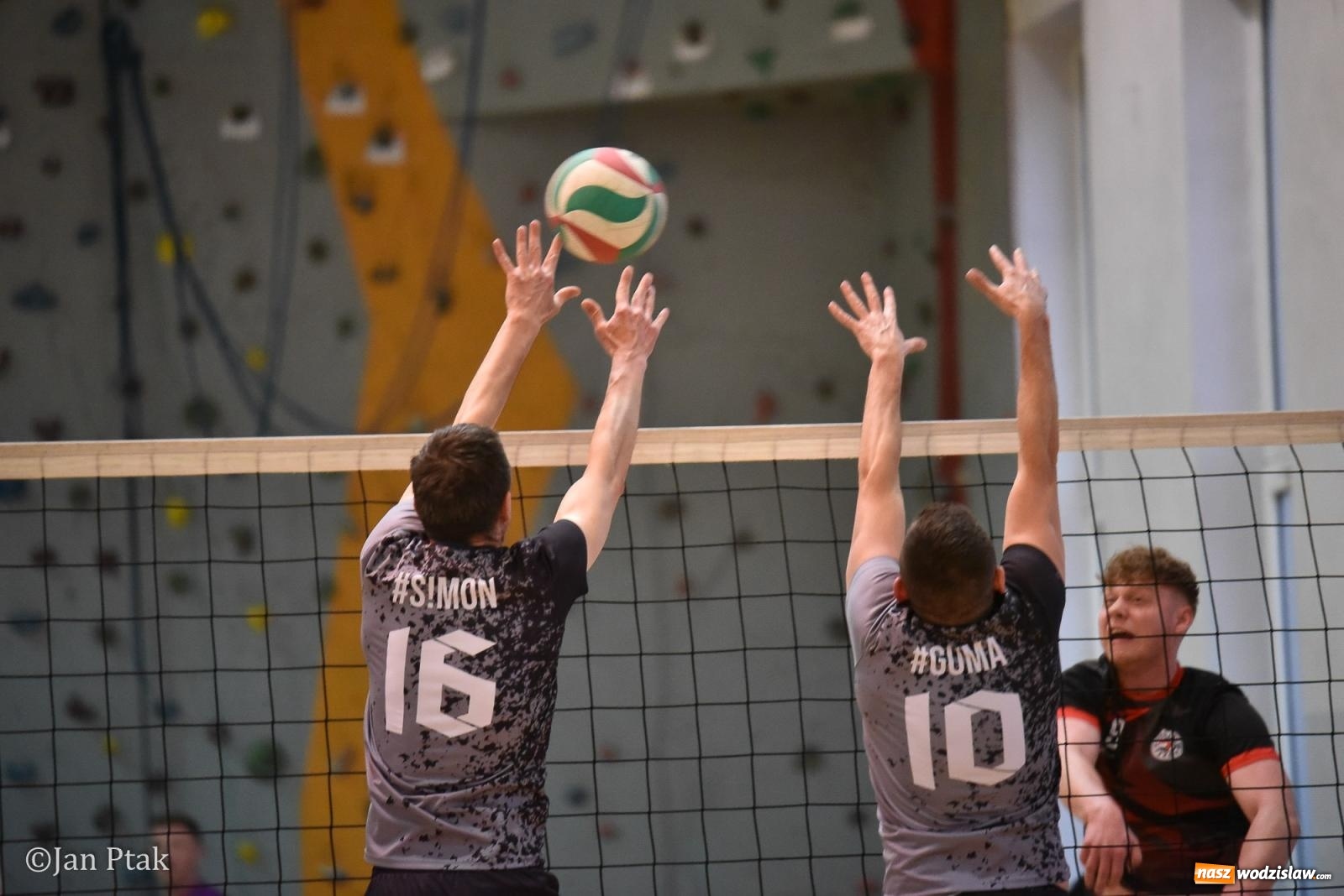 Zdjęcie w galerii na portalu naszwodzislaw.com: Omerta lepsza w sezonie, Pszów lepszy w finale. Wielkie emocje w ALS Volley Amigos 35 [FOTO] wiadomości z regionu