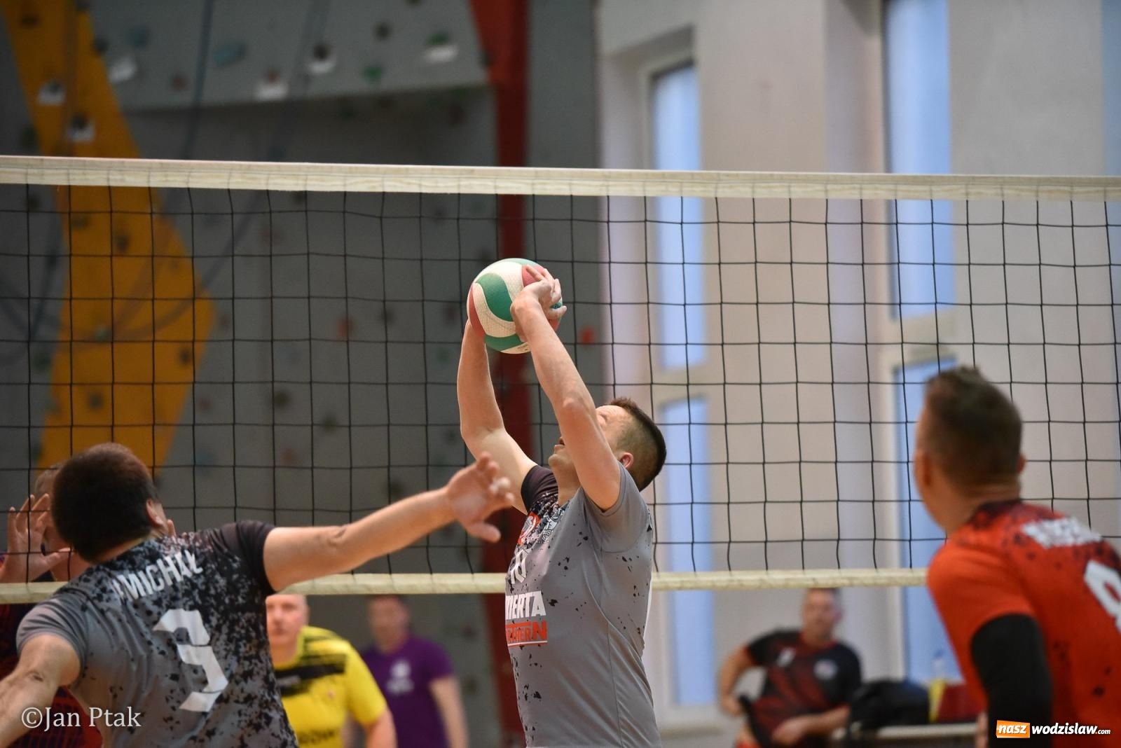 Zdjęcie w galerii na portalu naszwodzislaw.com: Omerta lepsza w sezonie, Pszów lepszy w finale. Wielkie emocje w ALS Volley Amigos 35 [FOTO] wiadomości z regionu