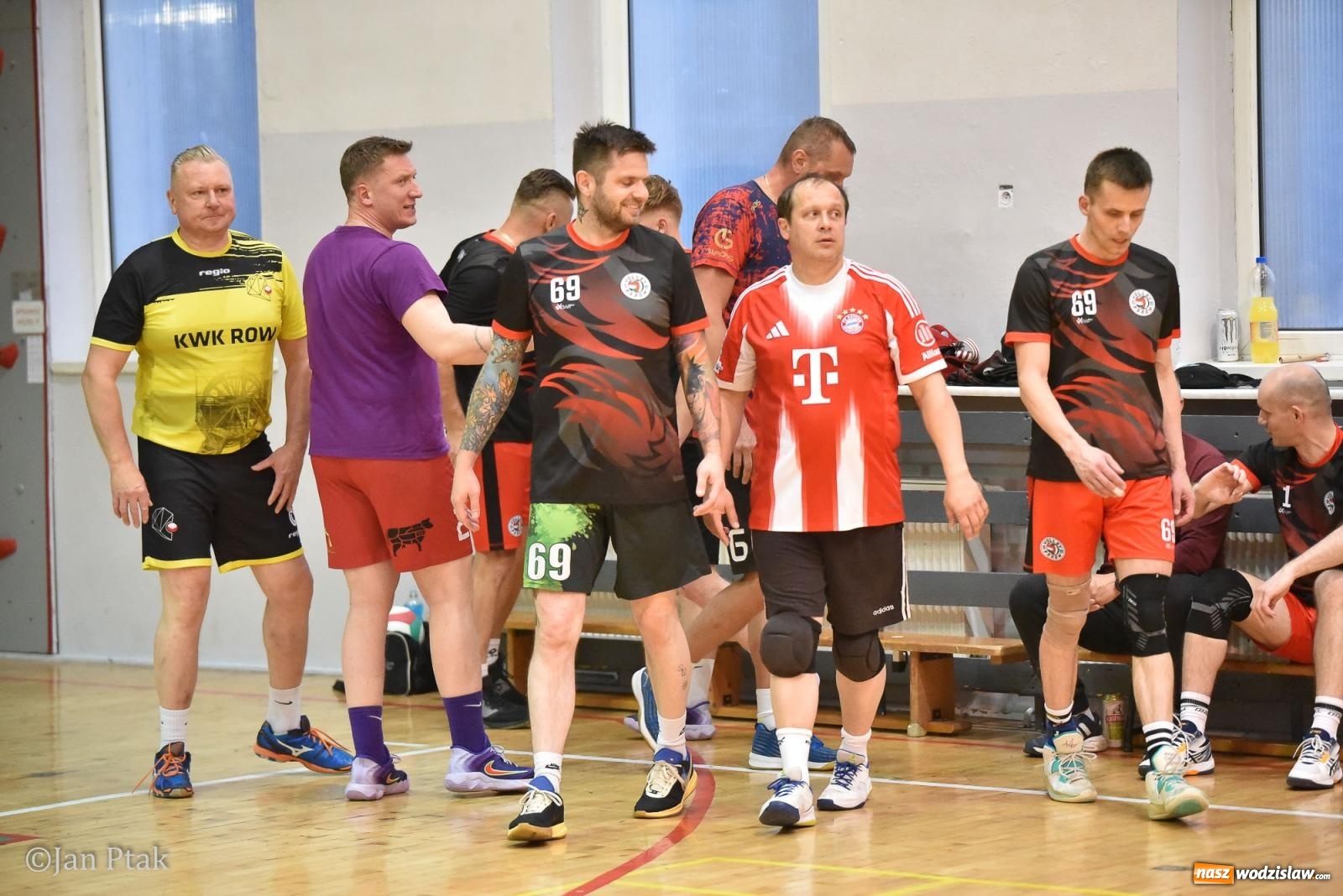 Zdjęcie w galerii na portalu naszwodzislaw.com: Omerta lepsza w sezonie, Pszów lepszy w finale. Wielkie emocje w ALS Volley Amigos 35 [FOTO] wiadomości z regionu