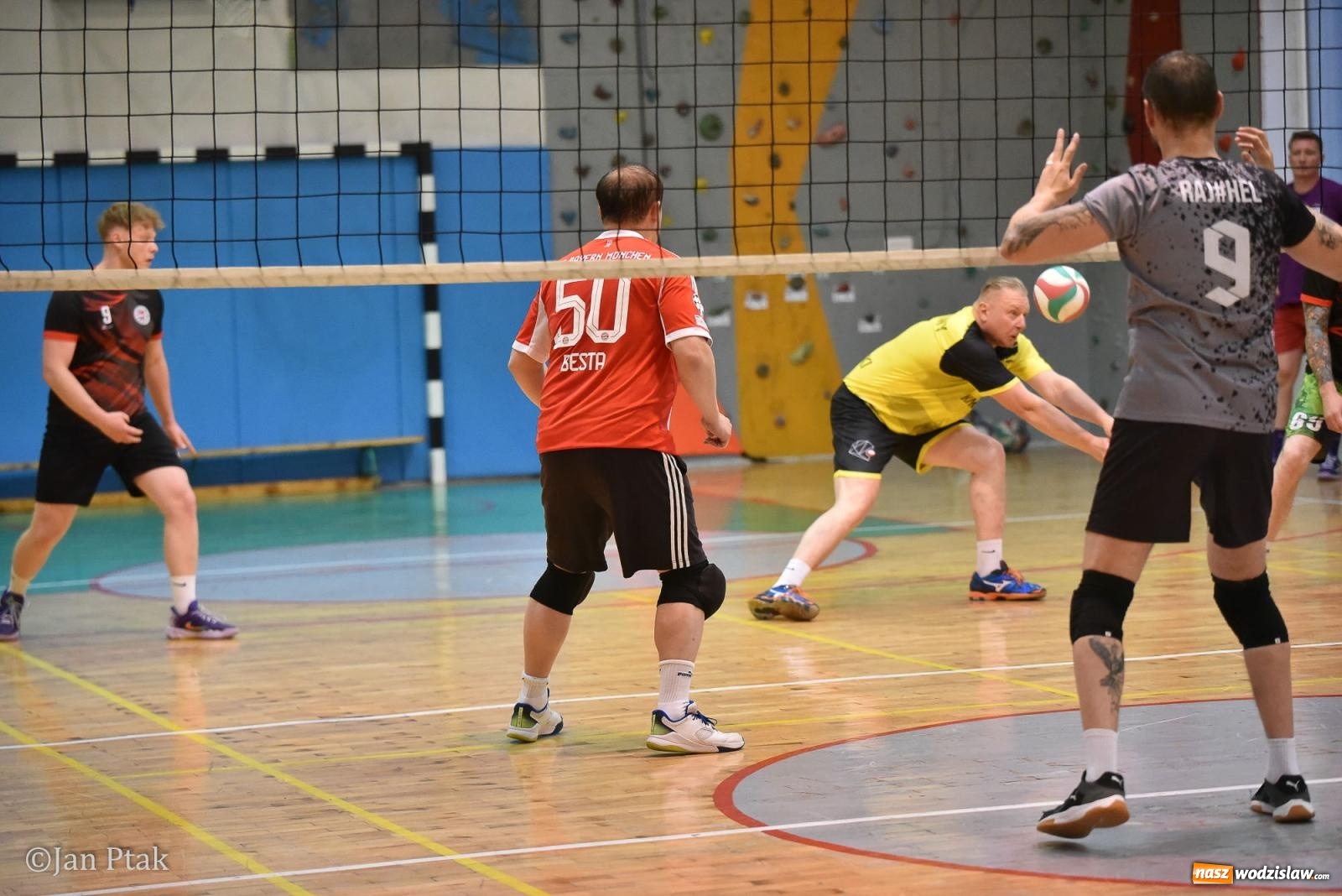 Zdjęcie w galerii na portalu naszwodzislaw.com: Omerta lepsza w sezonie, Pszów lepszy w finale. Wielkie emocje w ALS Volley Amigos 35 [FOTO] wiadomości z regionu