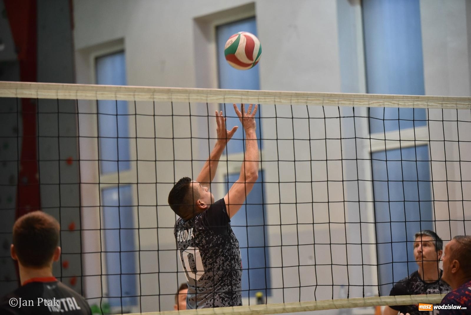 Zdjęcie w galerii na portalu naszwodzislaw.com: Omerta lepsza w sezonie, Pszów lepszy w finale. Wielkie emocje w ALS Volley Amigos 35 [FOTO] wiadomości z regionu