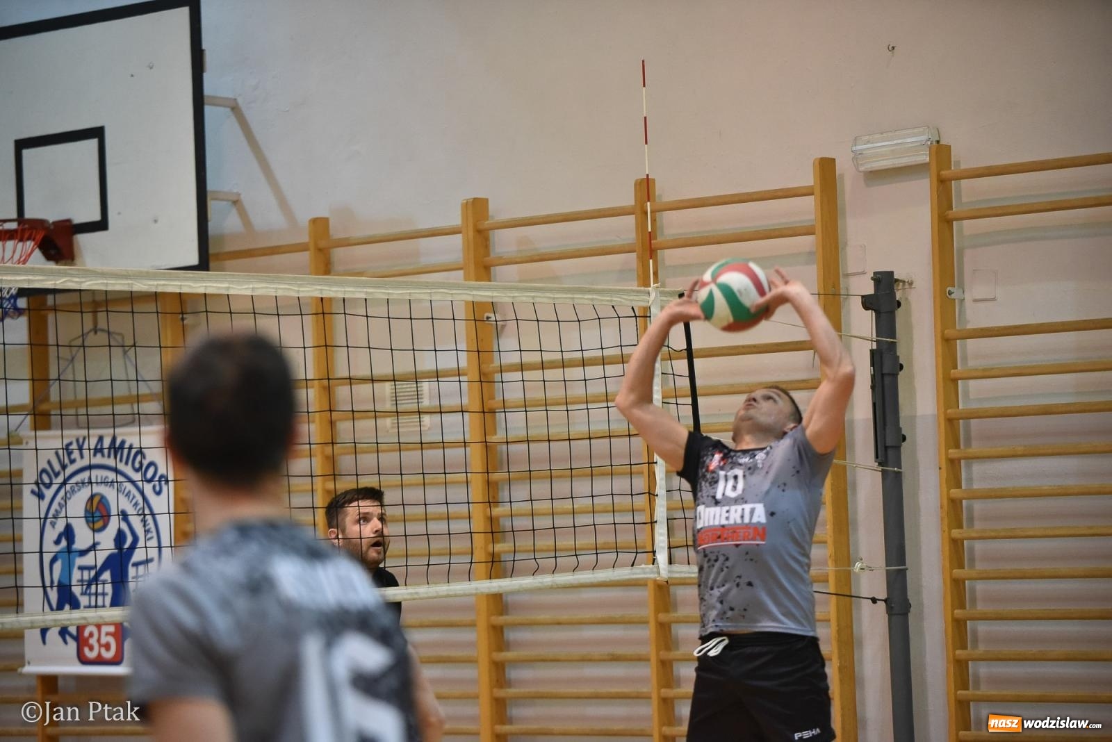 Zdjęcie w galerii na portalu naszwodzislaw.com: Omerta lepsza w sezonie, Pszów lepszy w finale. Wielkie emocje w ALS Volley Amigos 35 [FOTO] wiadomości z regionu
