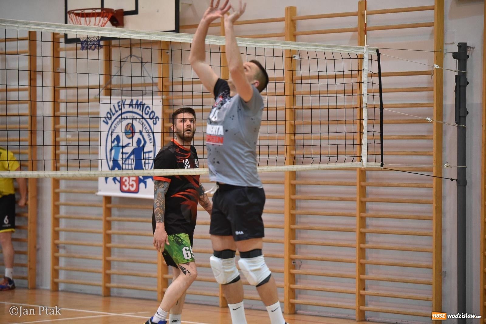 Zdjęcie w galerii na portalu naszwodzislaw.com: Omerta lepsza w sezonie, Pszów lepszy w finale. Wielkie emocje w ALS Volley Amigos 35 [FOTO] wiadomości z regionu