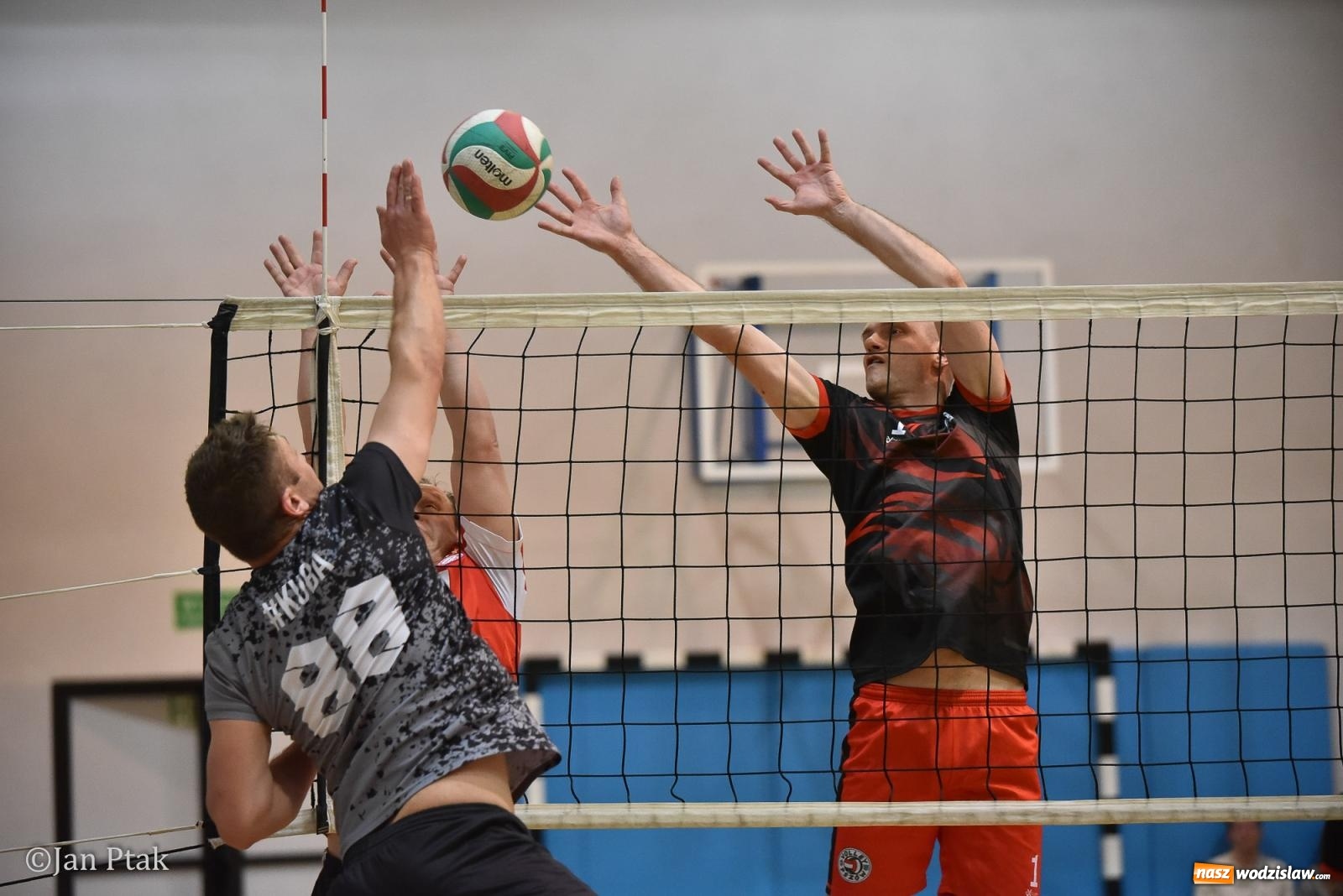 Zdjęcie w galerii na portalu naszwodzislaw.com: Omerta lepsza w sezonie, Pszów lepszy w finale. Wielkie emocje w ALS Volley Amigos 35 [FOTO] wiadomości z regionu