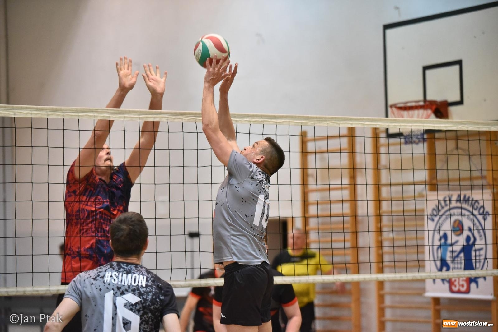 Zdjęcie w galerii na portalu naszwodzislaw.com: Omerta lepsza w sezonie, Pszów lepszy w finale. Wielkie emocje w ALS Volley Amigos 35 [FOTO] wiadomości z regionu