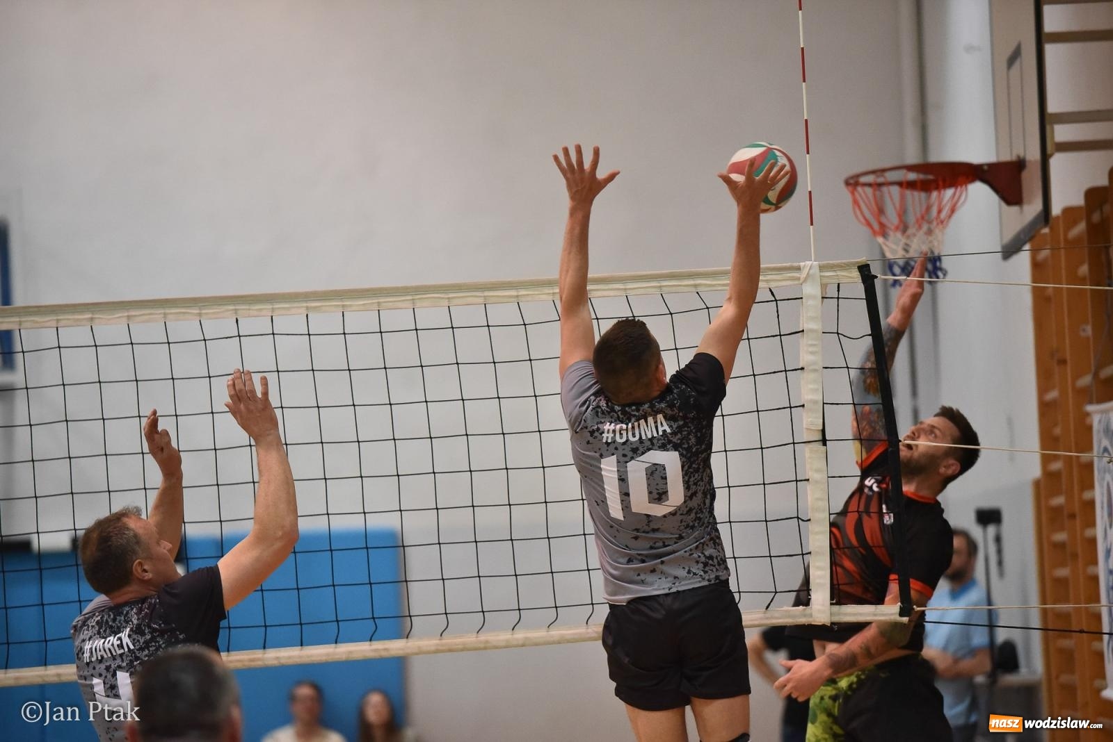 Zdjęcie w galerii na portalu naszwodzislaw.com: Omerta lepsza w sezonie, Pszów lepszy w finale. Wielkie emocje w ALS Volley Amigos 35 [FOTO] wiadomości z regionu
