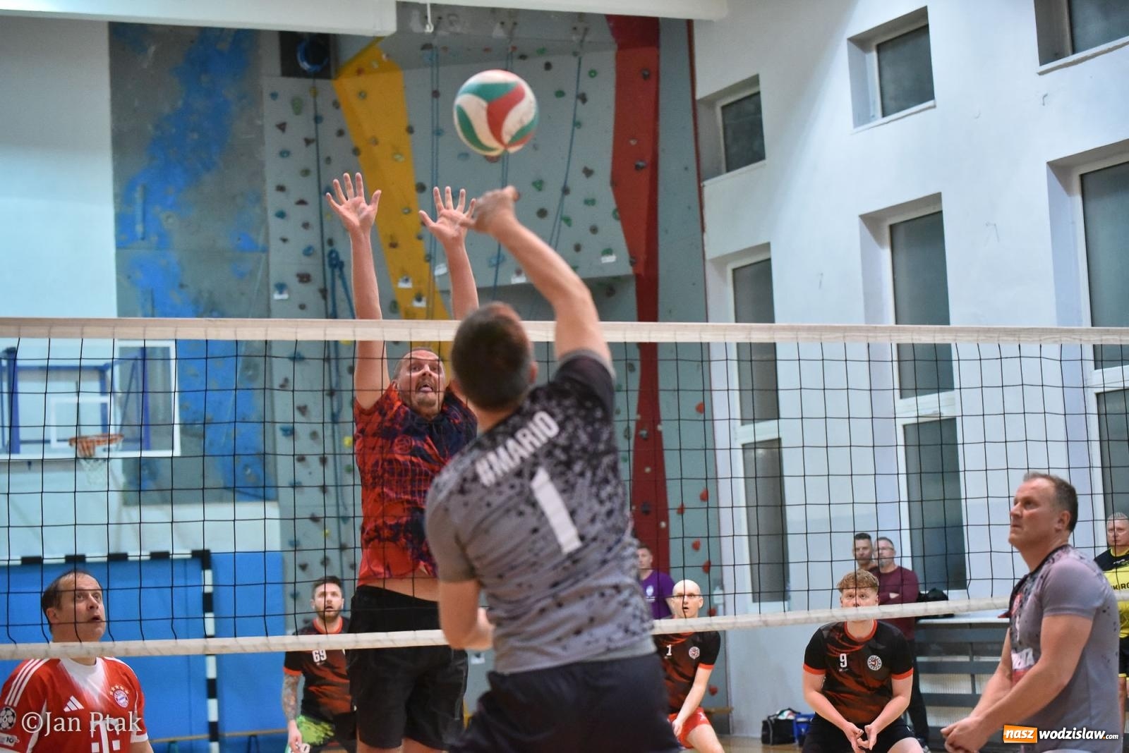 Zdjęcie w galerii na portalu naszwodzislaw.com: Omerta lepsza w sezonie, Pszów lepszy w finale. Wielkie emocje w ALS Volley Amigos 35 [FOTO] wiadomości z regionu