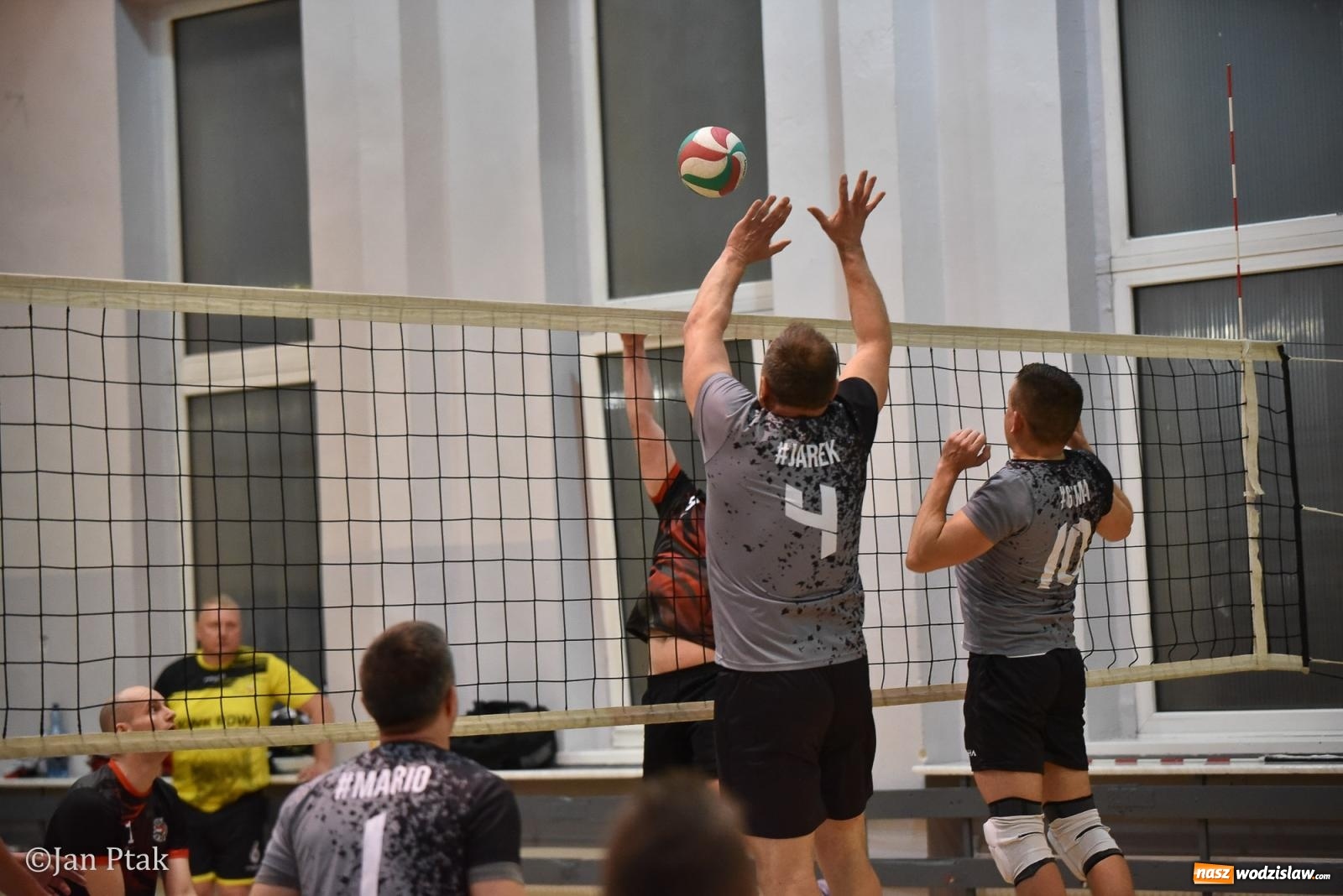 Zdjęcie w galerii na portalu naszwodzislaw.com: Omerta lepsza w sezonie, Pszów lepszy w finale. Wielkie emocje w ALS Volley Amigos 35 [FOTO] wiadomości z regionu