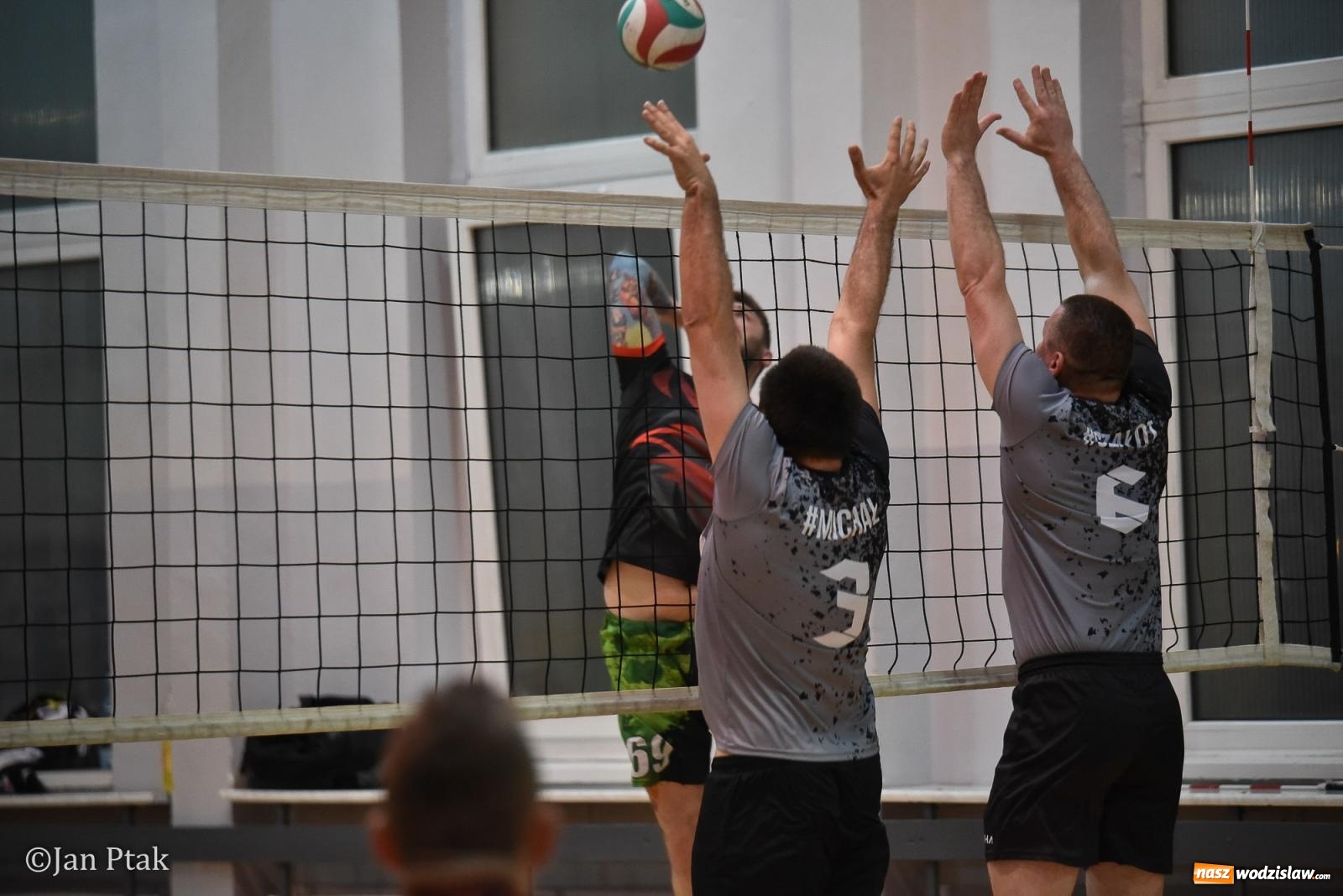 Zdjęcie w galerii na portalu naszwodzislaw.com: Omerta lepsza w sezonie, Pszów lepszy w finale. Wielkie emocje w ALS Volley Amigos 35 [FOTO] wiadomości z regionu