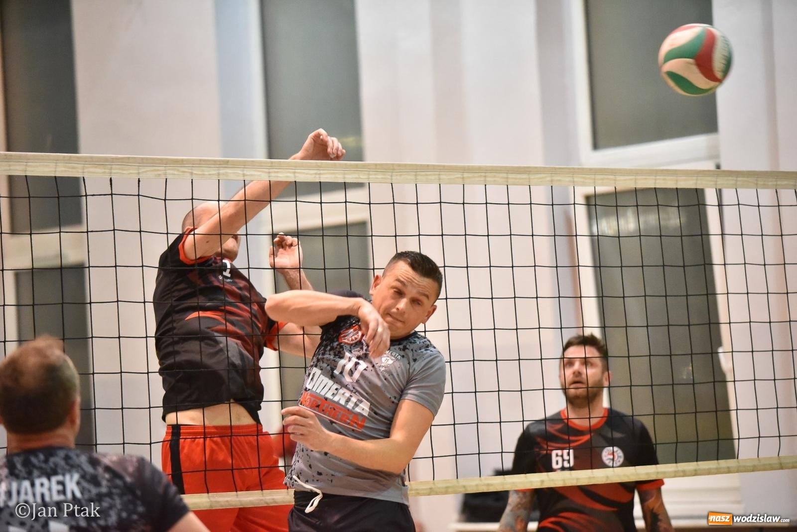 Zdjęcie w galerii na portalu naszwodzislaw.com: Omerta lepsza w sezonie, Pszów lepszy w finale. Wielkie emocje w ALS Volley Amigos 35 [FOTO] wiadomości z regionu