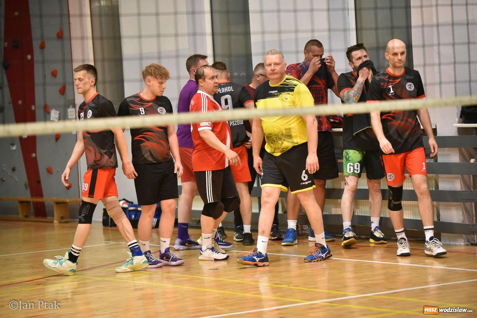 Zdjęcie w galerii na portalu naszwodzislaw.com: Omerta lepsza w sezonie, Pszów lepszy w finale. Wielkie emocje w ALS Volley Amigos 35 [FOTO] wiadomości z regionu