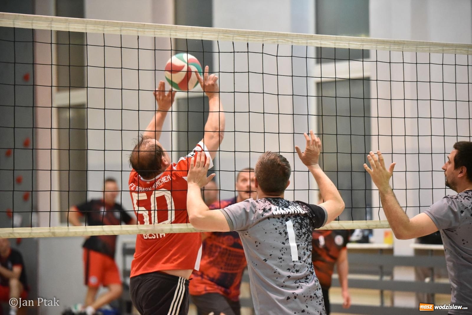 Zdjęcie w galerii na portalu naszwodzislaw.com: Omerta lepsza w sezonie, Pszów lepszy w finale. Wielkie emocje w ALS Volley Amigos 35 [FOTO] wiadomości z regionu