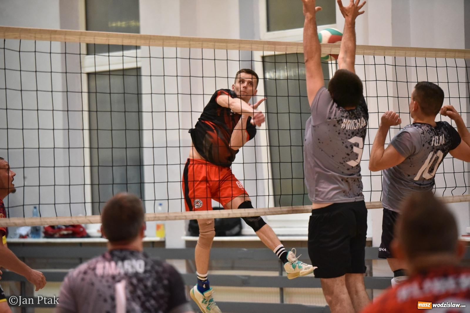 Zdjęcie w galerii na portalu naszwodzislaw.com: Omerta lepsza w sezonie, Pszów lepszy w finale. Wielkie emocje w ALS Volley Amigos 35 [FOTO] wiadomości z regionu
