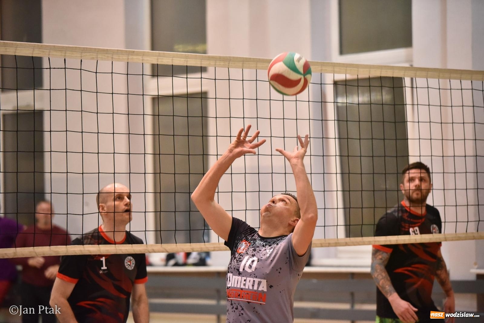 Zdjęcie w galerii na portalu naszwodzislaw.com: Omerta lepsza w sezonie, Pszów lepszy w finale. Wielkie emocje w ALS Volley Amigos 35 [FOTO] wiadomości z regionu