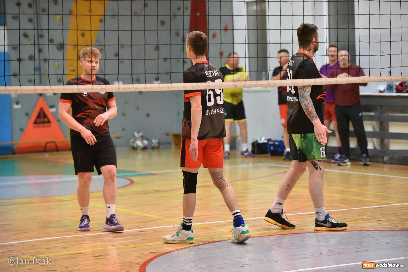 Zdjęcie w galerii na portalu naszwodzislaw.com: Omerta lepsza w sezonie, Pszów lepszy w finale. Wielkie emocje w ALS Volley Amigos 35 [FOTO] wiadomości z regionu