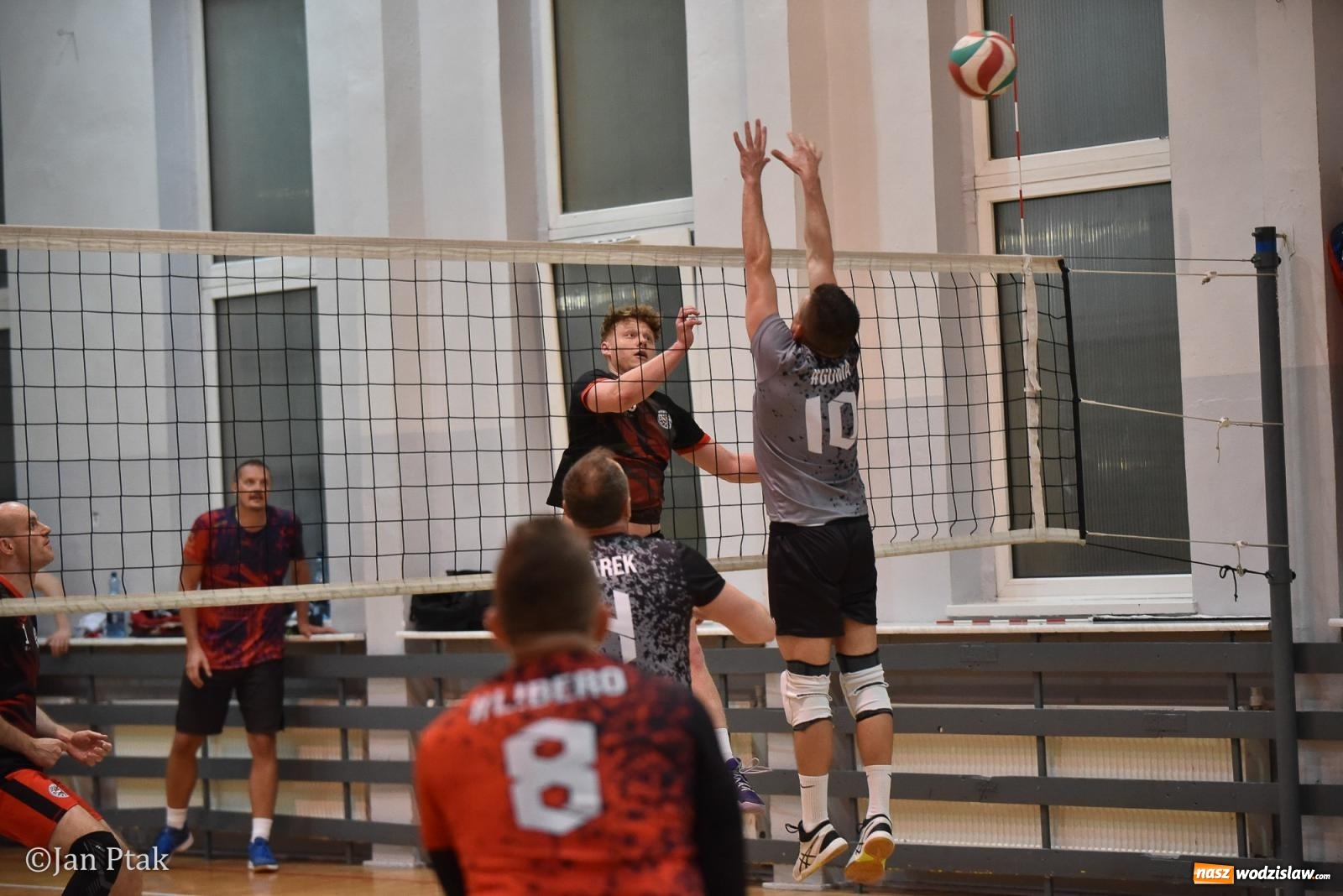 Zdjęcie w galerii na portalu naszwodzislaw.com: Omerta lepsza w sezonie, Pszów lepszy w finale. Wielkie emocje w ALS Volley Amigos 35 [FOTO] wiadomości z regionu