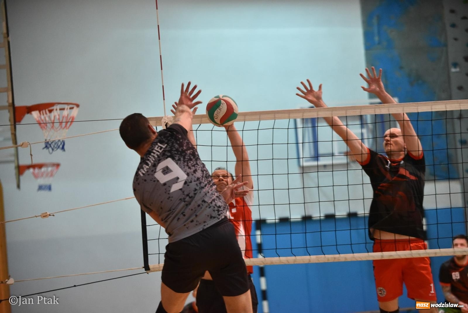 Zdjęcie w galerii na portalu naszwodzislaw.com: Omerta lepsza w sezonie, Pszów lepszy w finale. Wielkie emocje w ALS Volley Amigos 35 [FOTO] wiadomości z regionu