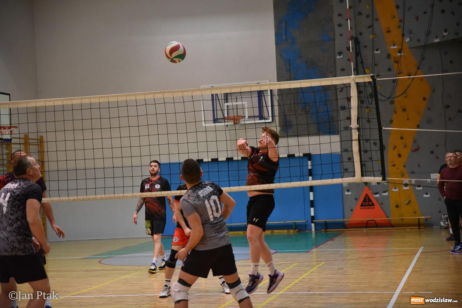 Zdjęcie w galerii na portalu naszwodzislaw.com: Omerta lepsza w sezonie, Pszów lepszy w finale. Wielkie emocje w ALS Volley Amigos 35 [FOTO] wiadomości z regionu