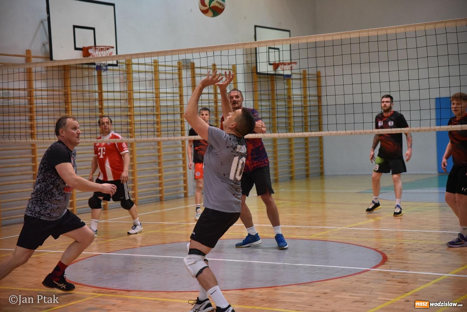 Zdjęcie w galerii na portalu naszwodzislaw.com: Omerta lepsza w sezonie, Pszów lepszy w finale. Wielkie emocje w ALS Volley Amigos 35 [FOTO] wiadomości z regionu