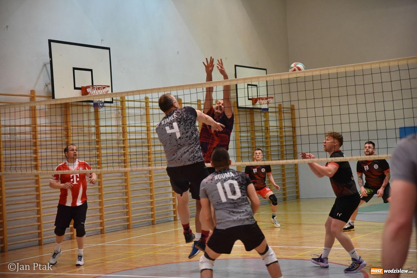 Zdjęcie w galerii na portalu naszwodzislaw.com: Omerta lepsza w sezonie, Pszów lepszy w finale. Wielkie emocje w ALS Volley Amigos 35 [FOTO] wiadomości z regionu